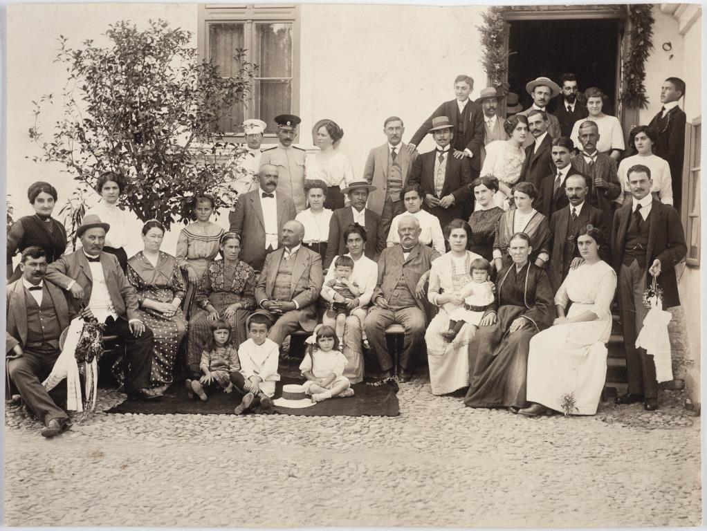 3.-Dan-posle-vencanja-Milana-Isakovica-i-Ane-Beljanski.-Porodice-Beljanski-i-Isakovic-)Svilajnac,-1912)